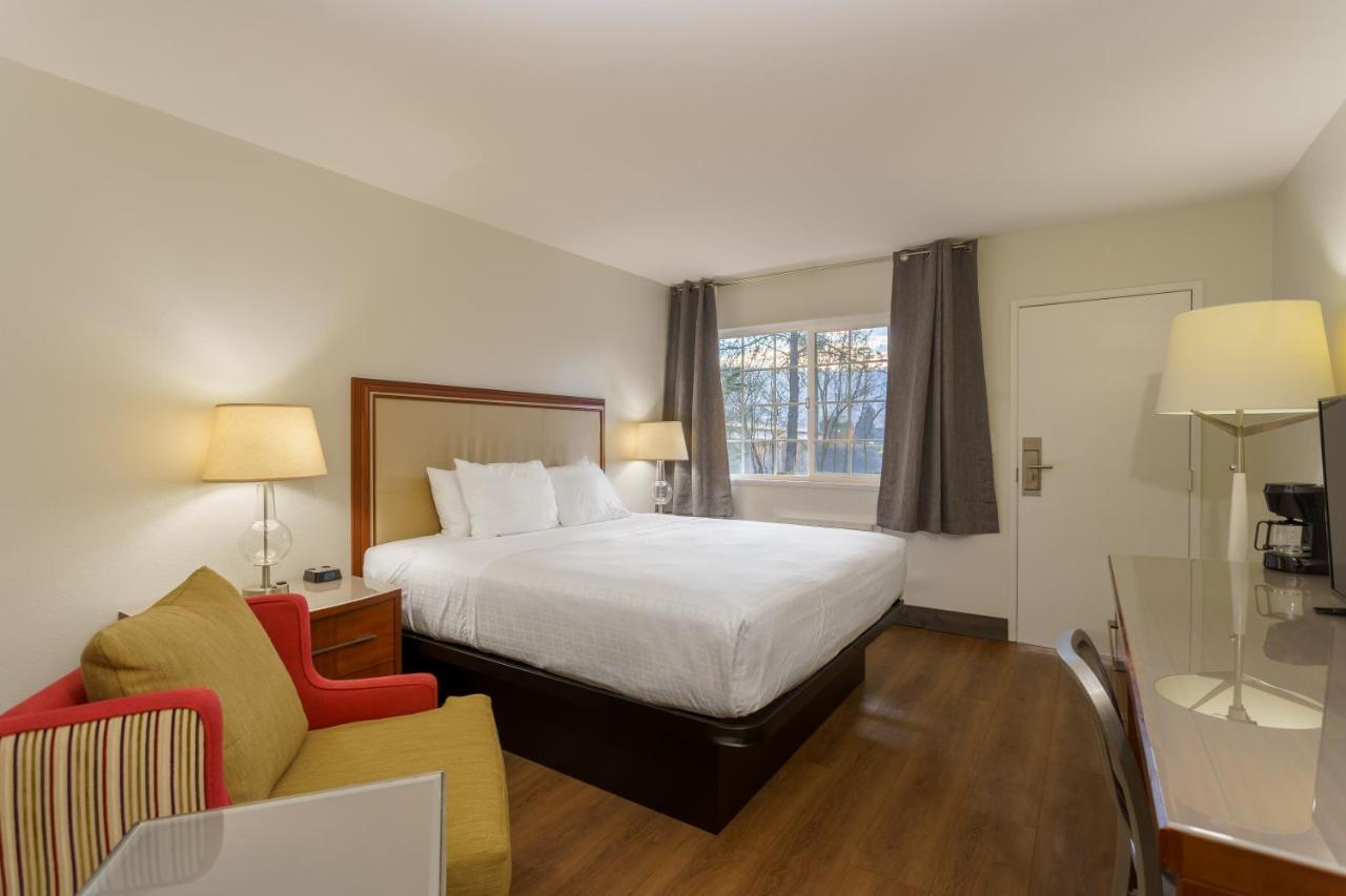 Riverfront Inn Роузберг Экстерьер фото
