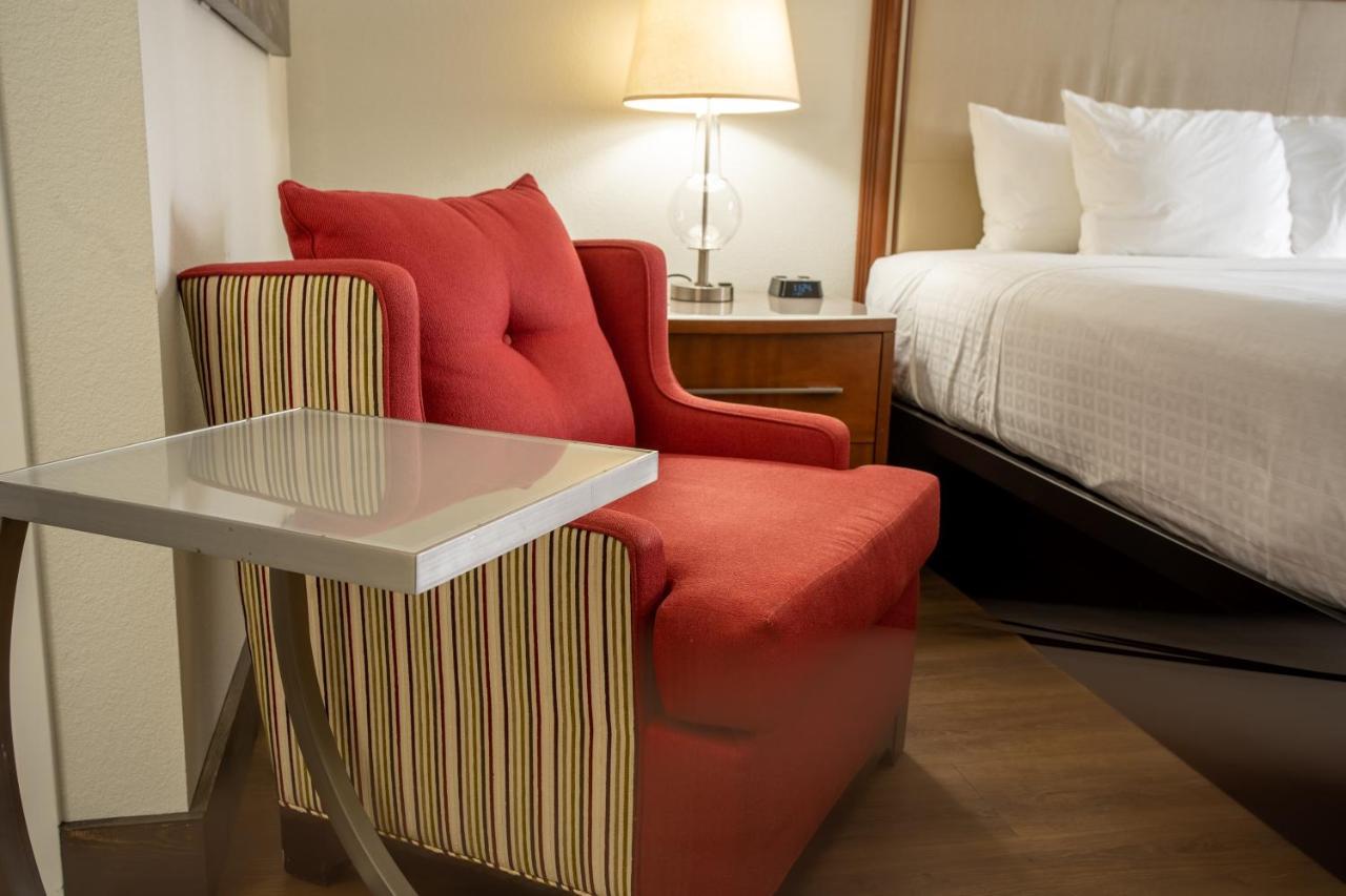 Riverfront Inn Роузберг Экстерьер фото