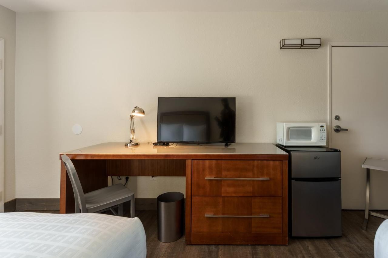 Riverfront Inn Роузберг Экстерьер фото