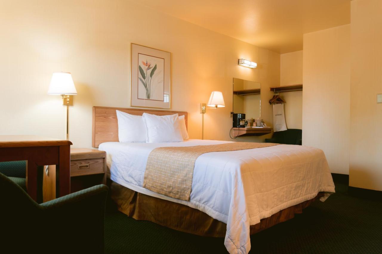 Riverfront Inn Роузберг Экстерьер фото